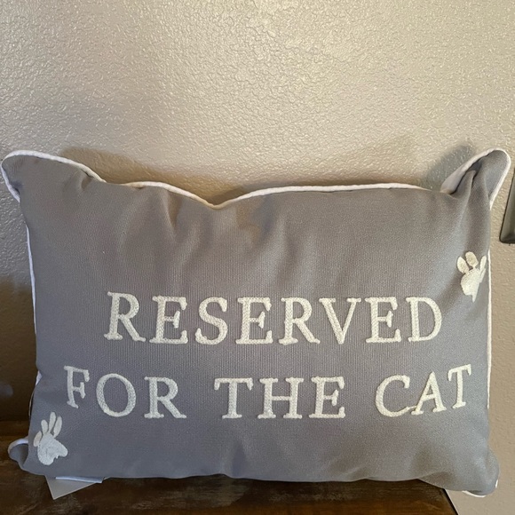 Cute Cat Accent Pillow Grey and White 100% Poly NWT - Picture 3 of 6